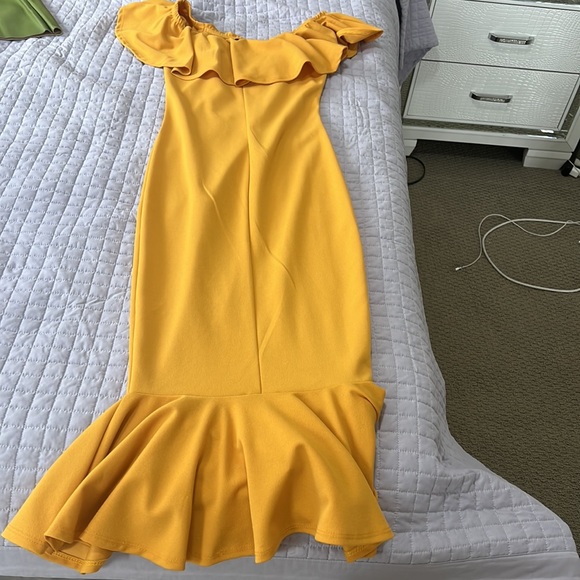 Fashion nova yellow ruffle midi dress - Picture 3 of 3